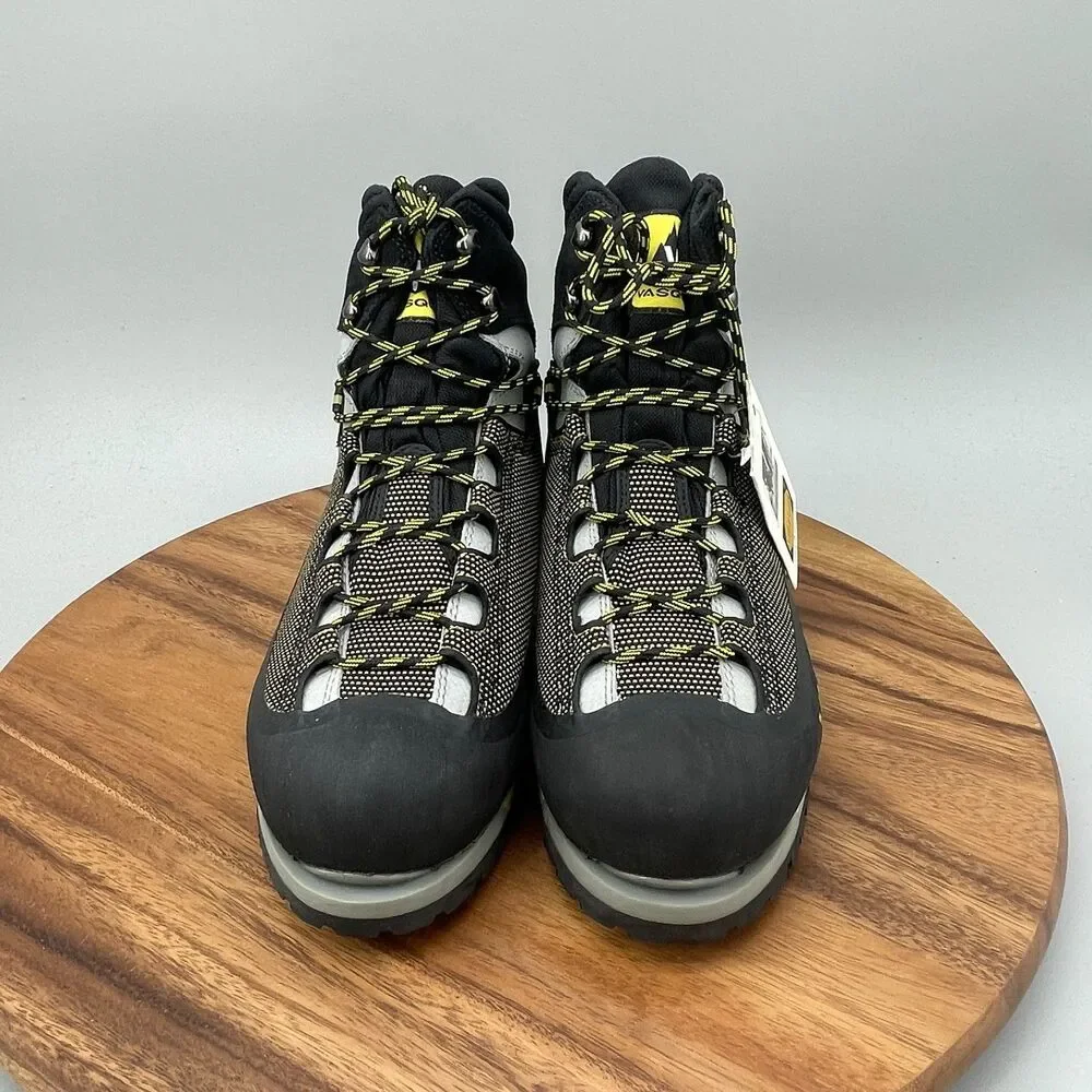 Vasque M-Finity Boots Mens Size 8 M Mountaineering Trail Hiking Walking Vibram